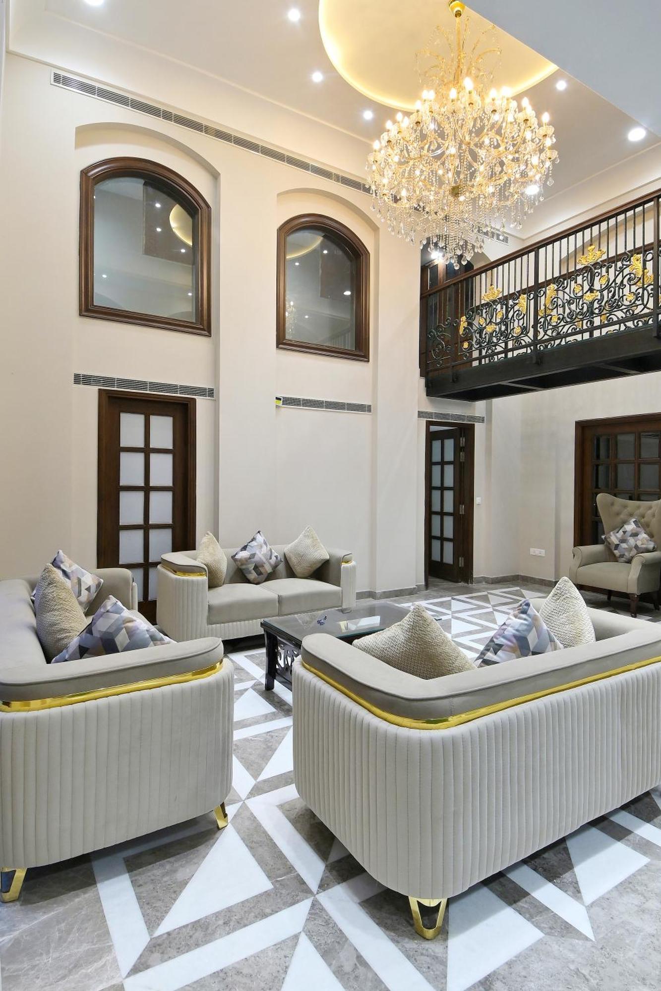 Sapphire House - 3 Mins Walk From Metro And 5 Mins From Rail Station Hotel